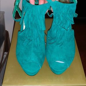 **Last Chance** Turquoise Platform Peep-Toe Pumps